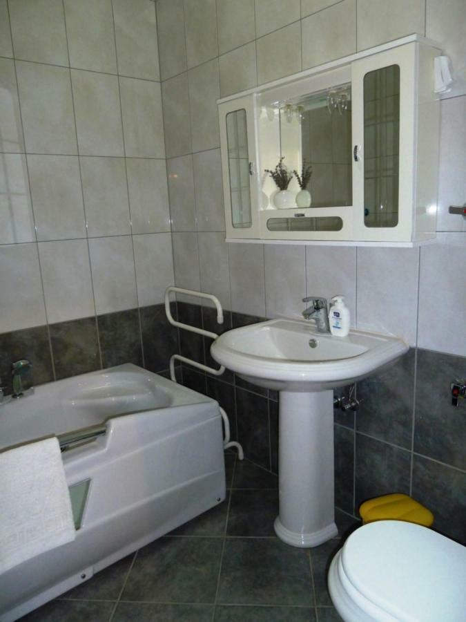 Nice Apartment & Room In Кавтат Екстериор снимка